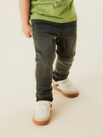 Slimfit Jeans 'NMMSILAS' di NAME IT in grigio: frontale