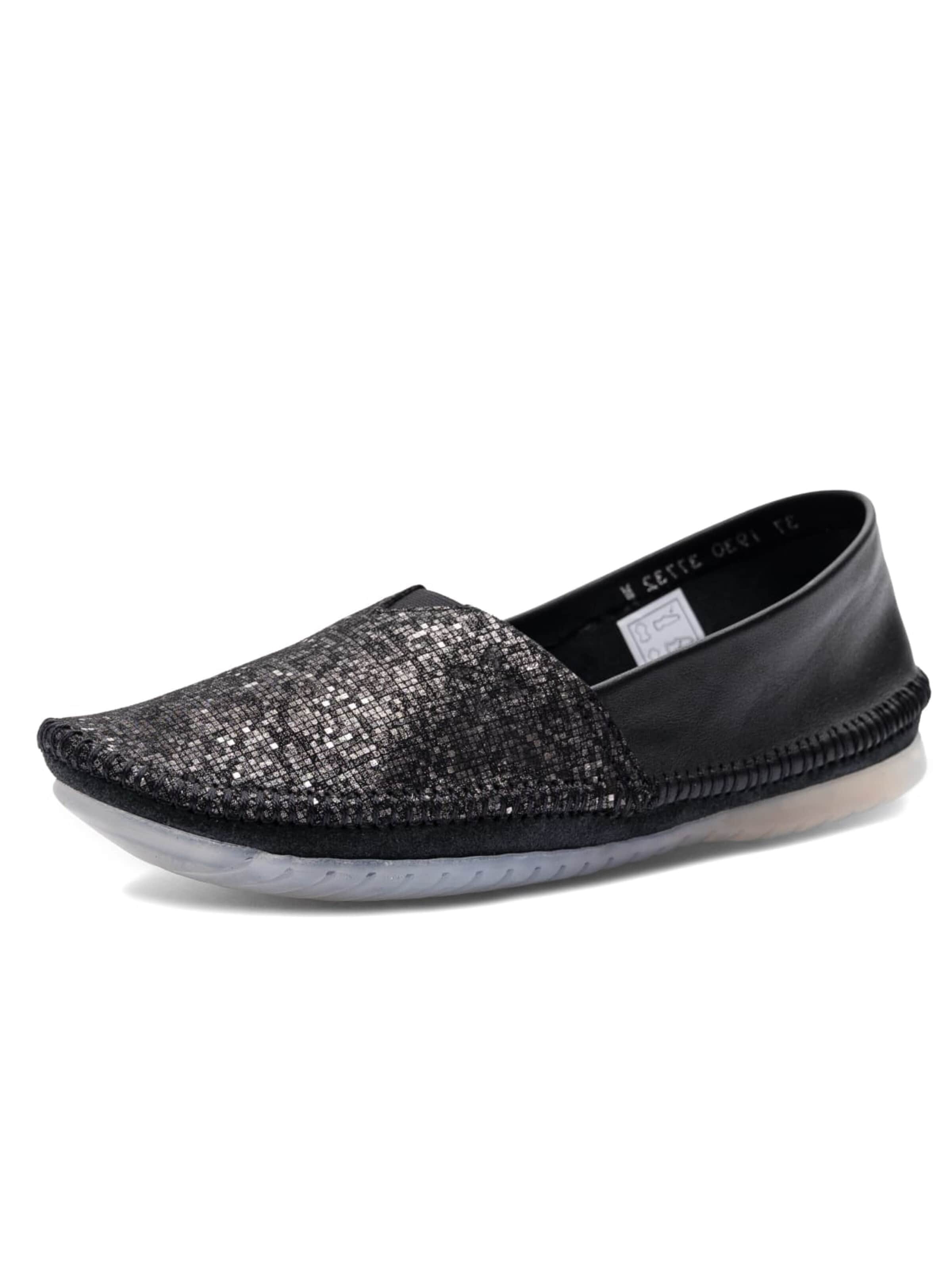 Maciejka Classic Flats '1930W-51/00-0' in Black: front