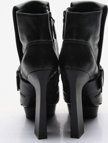 Alexander McQueen Dress Boots in 37 in Black