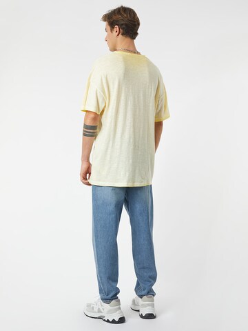 Young Poets - Camiseta 'Arne' en amarillo