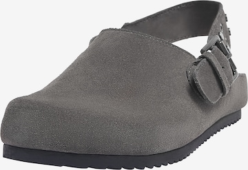 Pull&Bear Clogs in Grey: front