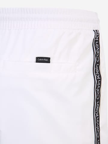 Shorts de bain Calvin Klein Swimwear en blanc