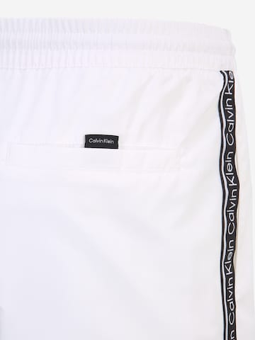 Calvin Klein Swimwear Kratke kopalne hlače | bela barva