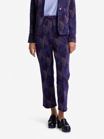 Rich & Royal Regular Pleat-Front Pants in Purple: front