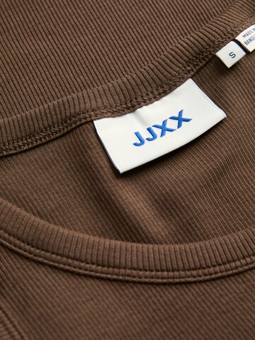 JJXX Τοπ 'JXFALLON' σε καφέ