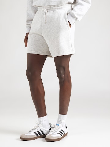 HOLLISTER - Regular Calças em cinzento: frente