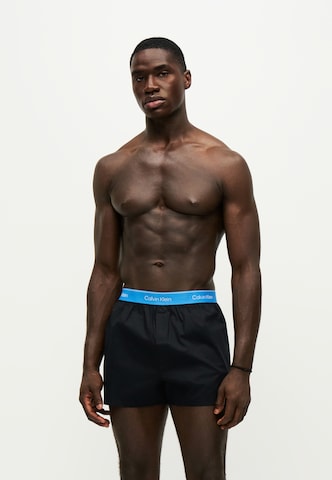 Boxeri de la Calvin Klein Underwear pe negru: față