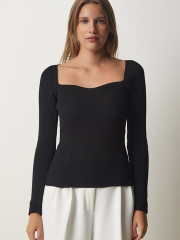 Happiness İstanbul Sweater in Black: front