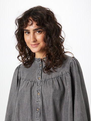 Camicia da donna di Sofie Schnoor in grigio