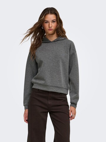 Pull-over 'ONLFLAME' ONLY en gris : devant