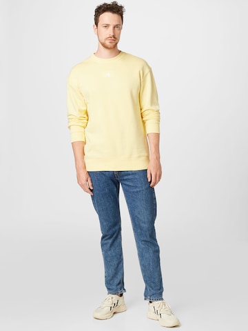 Felpa sportiva 'Essentials Feelvivid  Fleece Drop Shoulder' di ADIDAS SPORTSWEAR in giallo