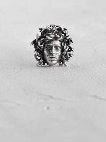 Orecchino 'MEDUSA GORGON' di REYTEL in argento: frontale