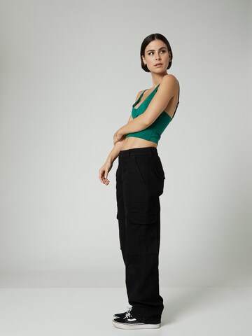 A LOT LESS Wide leg Broek 'Frances' in Zwart