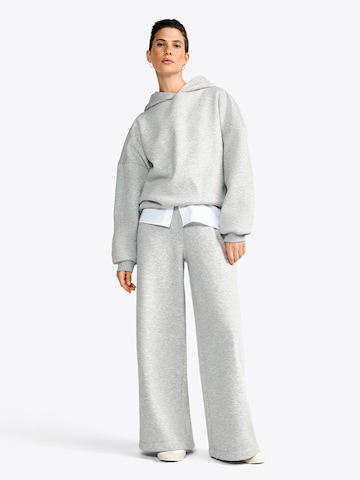 Wide Leg Pantalon Rich & Royal en gris : devant