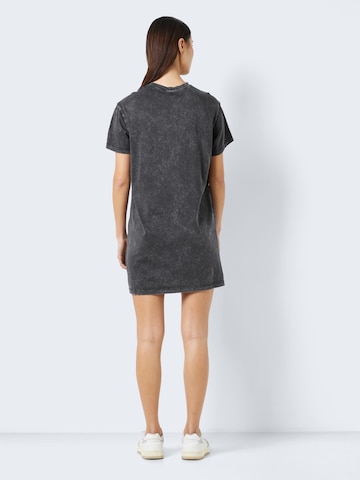 Noisy may Dress 'ZODIAC' in Grey