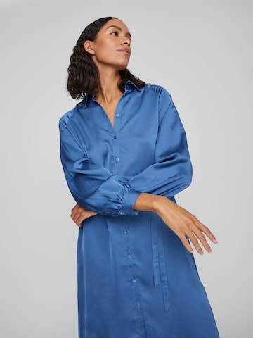 VILA Košilové šaty – modrá