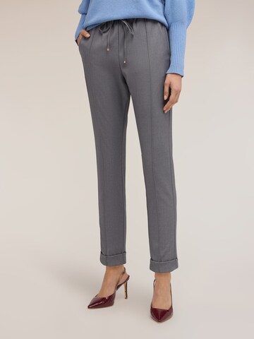 MOTIVI Regular Trousers in Grey