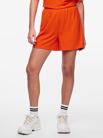 PIECES - Loosefit Pantalón 'KYLIE' en rojo: frente