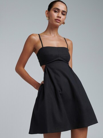St MRLO - Vestido de verano 'Salinas' en negro: frente