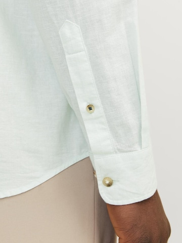 JACK & JONES Comfort Fit Skjorte 'JJSummer Band' i grøn