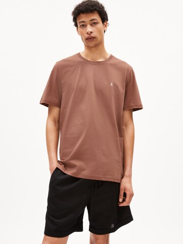 T-Shirt 'LAARON' ARMEDANGELS en marron : devant