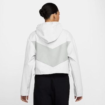 Nike Sportswear Between-Season Jacket 'Windrunner' in White