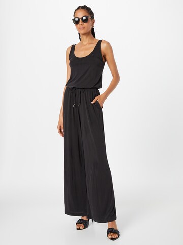 Urban Classics Jumpsuit in Zwart