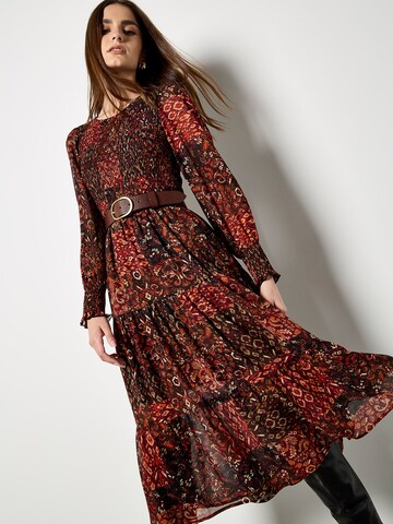 Robe ' ' Apricot en rouge