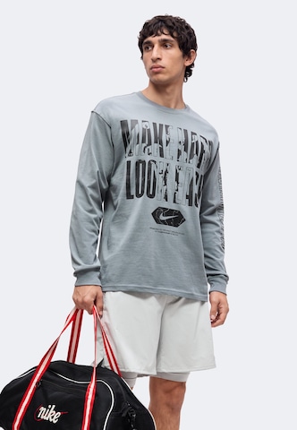 NIKE - Camisa funcionais em cinzento: frente