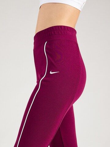 Nike Sportswear Flared Broek in Rood