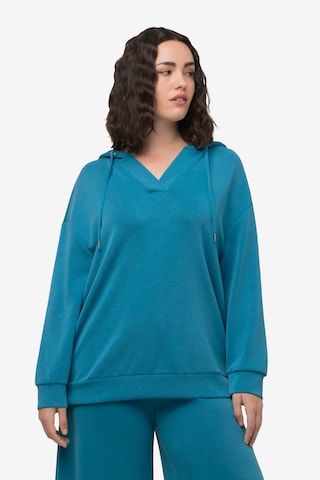 Sweat-shirt Ulla Popken en bleu : devant