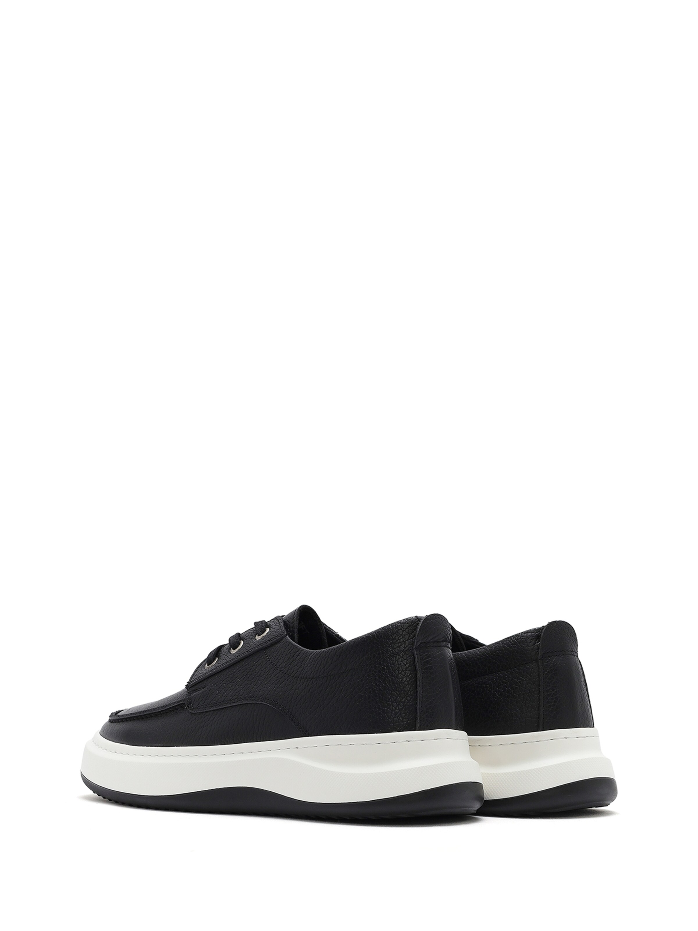 Derimod - Sapato com atacadores em preto