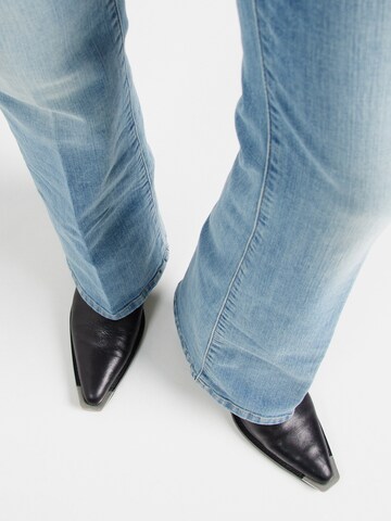 DIESEL Flared Jeans '1969 D-EBBEY' in Blau