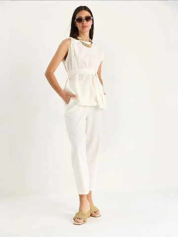 Completo pantalone di Bianco Lucci in beige