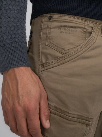 Coupe slim Pantalon cargo 'Kasilof' Petrol Industries en marron