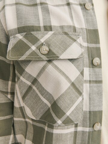 JACK & JONES Comfort fit Button Up Shirt in Green