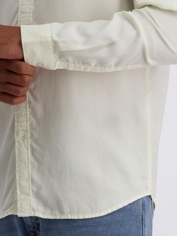 Fit confort Chemise PIERRE CARDIN en blanc