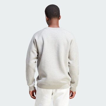ADIDAS ORIGINALS - Sweatshirt 'Trefoil Essentials ' em cinzento