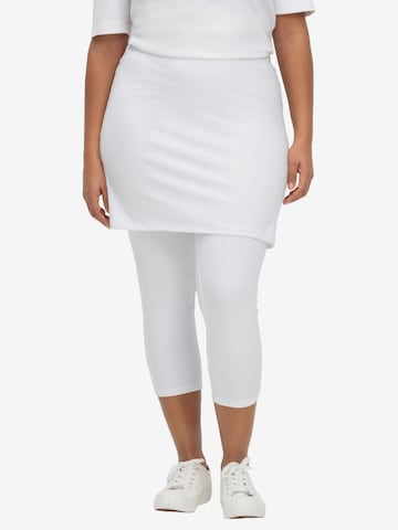 SHEEGO Skinny Leggings in White: front