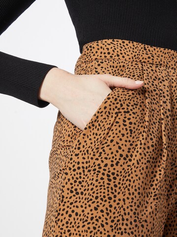 Wide leg Pantaloni cutați 'BILLIE & SUZIE' de la In The Style pe bej