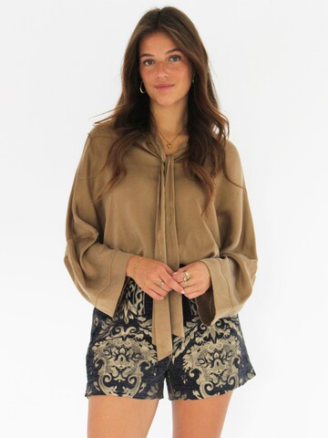 Honnête Atelier Blouse 'Chantelle' in Bruin