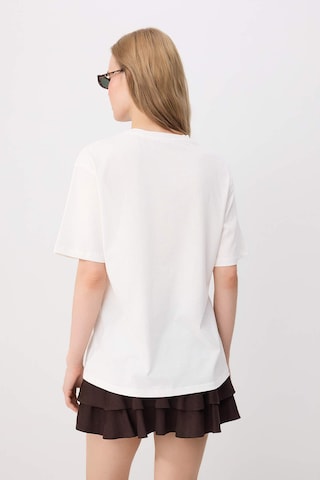 Trendyol Shirt in Beige