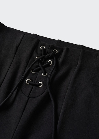 Flared Pantaloni 'Jade' di MANGO in nero