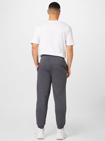 ABOUT YOU Tapered Hose 'Jake' in Grau