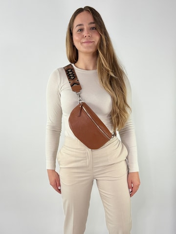 lePelou Fanny Pack 'JUNA medium' in Brown