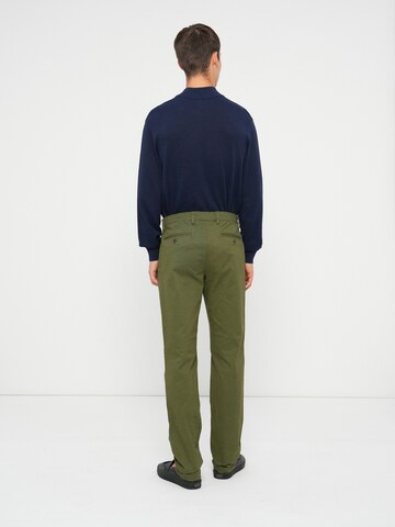 GAP Szabványos Chino nadrág 'ESSENTIAL' - zöld: hátul