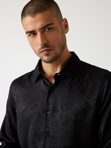 GUESS Regular Fit Hemd in Schwarz