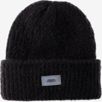 Six Beanie in Black: front