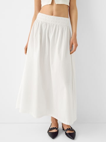 Bershka Spódnica w kolorze biały