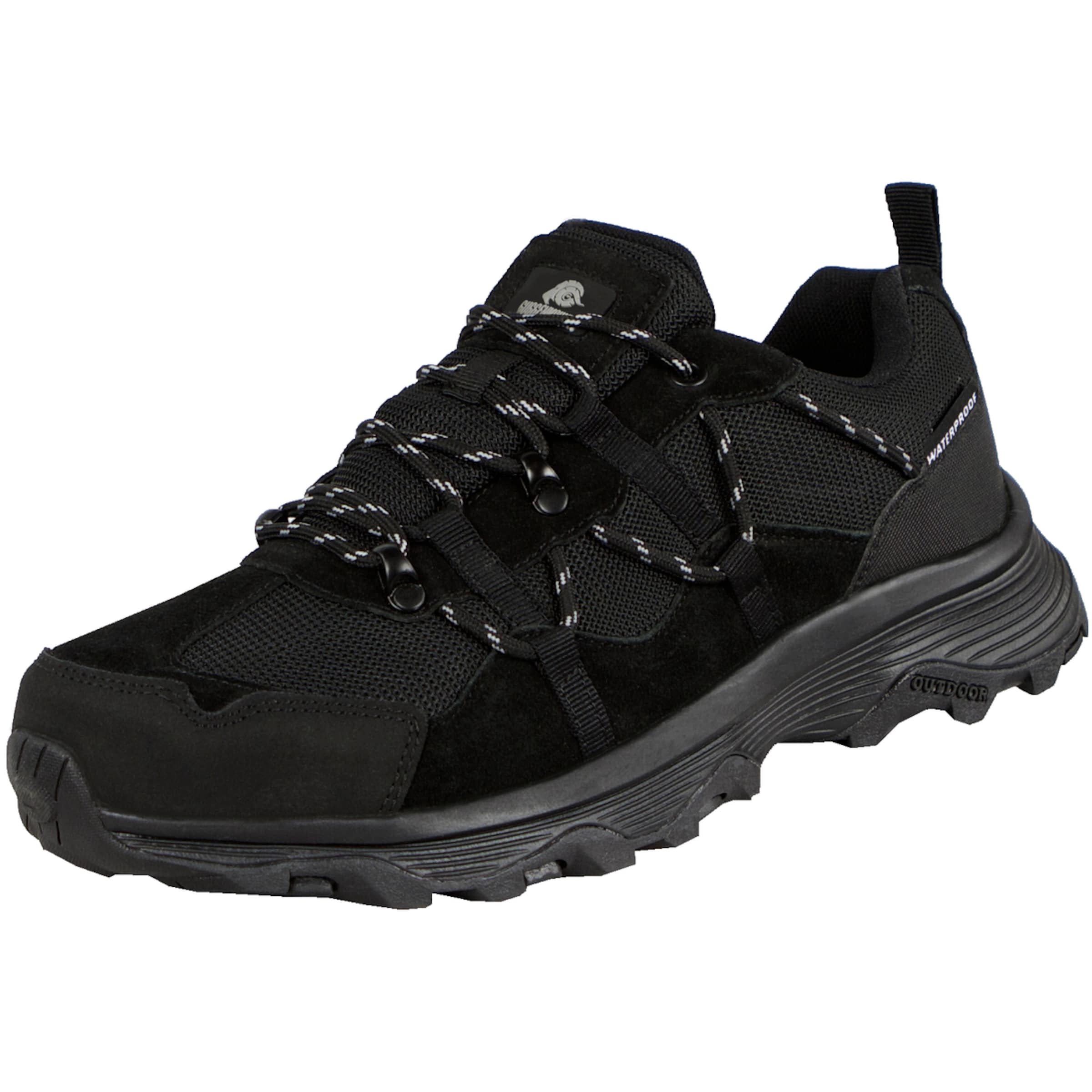 Guggen Mountain Low shoe in Black: front